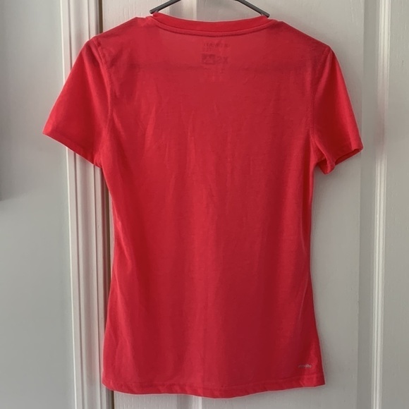 Adidas Ultimate Tee v-neck‎ t-shirt in pink size XS logo athletic - Picture 4 of 10